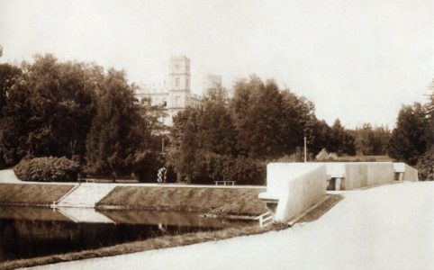 Вид на дворец от Карпина моста. Гатчина. Фото 1910-х гг.